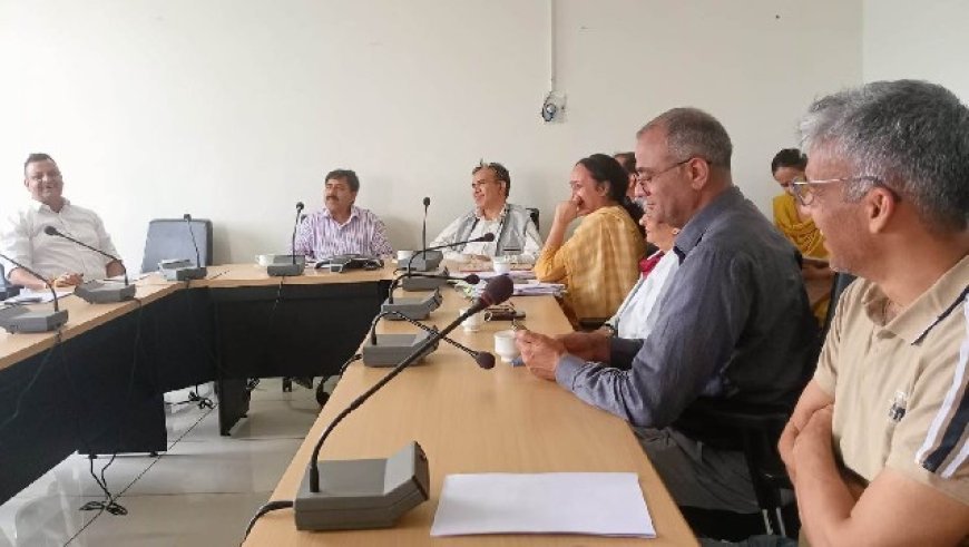 आरकेजीएमसी की एंटी रैगिंग कमेटी ने की विभिन्न प्रबंधों की समीक्षा