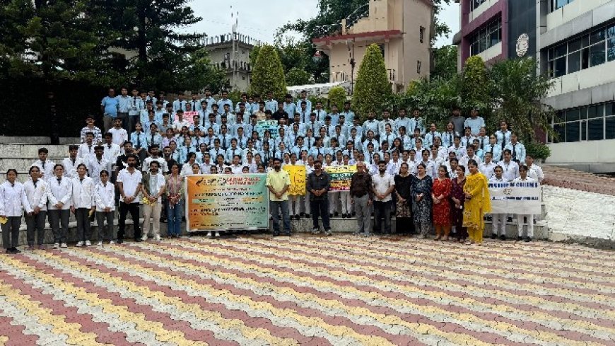 आयुषमान Rehabilitation Centre द्वारा गौतम कॉलेज हमीरपुर में छात्रों के लिए नशा मुक्ति के प्रति