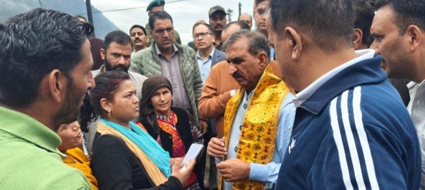 छात्रों को व्यवहारिक ज्ञान प्रदान करें अध्यापक: मुख्यमंत्री।