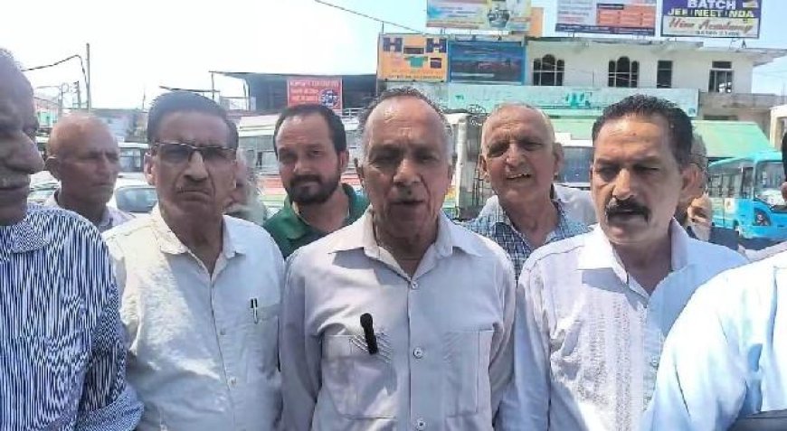 वित्तीय लाभ व पेंशन न मिलने को लेकर पथ परिवहन संगठन ने उपायुक्त के माध्यम से राज्यपाल को भेजा ज्ञापन!