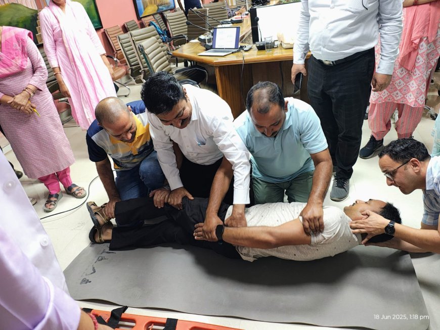 प्रधानाचार्यों और शिक्षकों को दी प्राथमिक उपचार की जानकारी